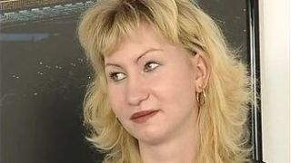 Willige milf will den kleinen Spatz