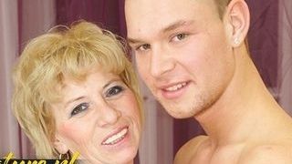 Unshaved stepmom assfucking Creampied By Her kinky stepson