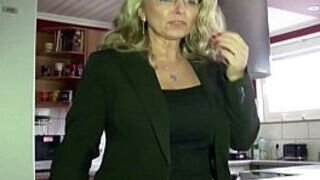 Assfucking bang-out FUER DEUTSCHE cougar LEHRERIN JENNY BEI NACHHILFE - GERMAN MATURE